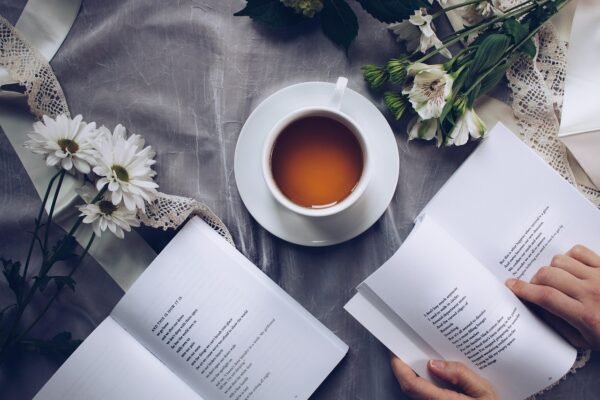 Membangun Cinta Buku: Komunitas Pembaca Perpustakaan Kota Bandar Lampung Membangun Cinta Buku: Komunitas Pembaca Perpustakaan Kota Bandar Lampung